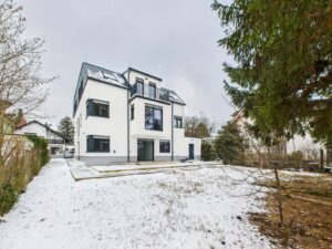 Außenansicht mit Gärten