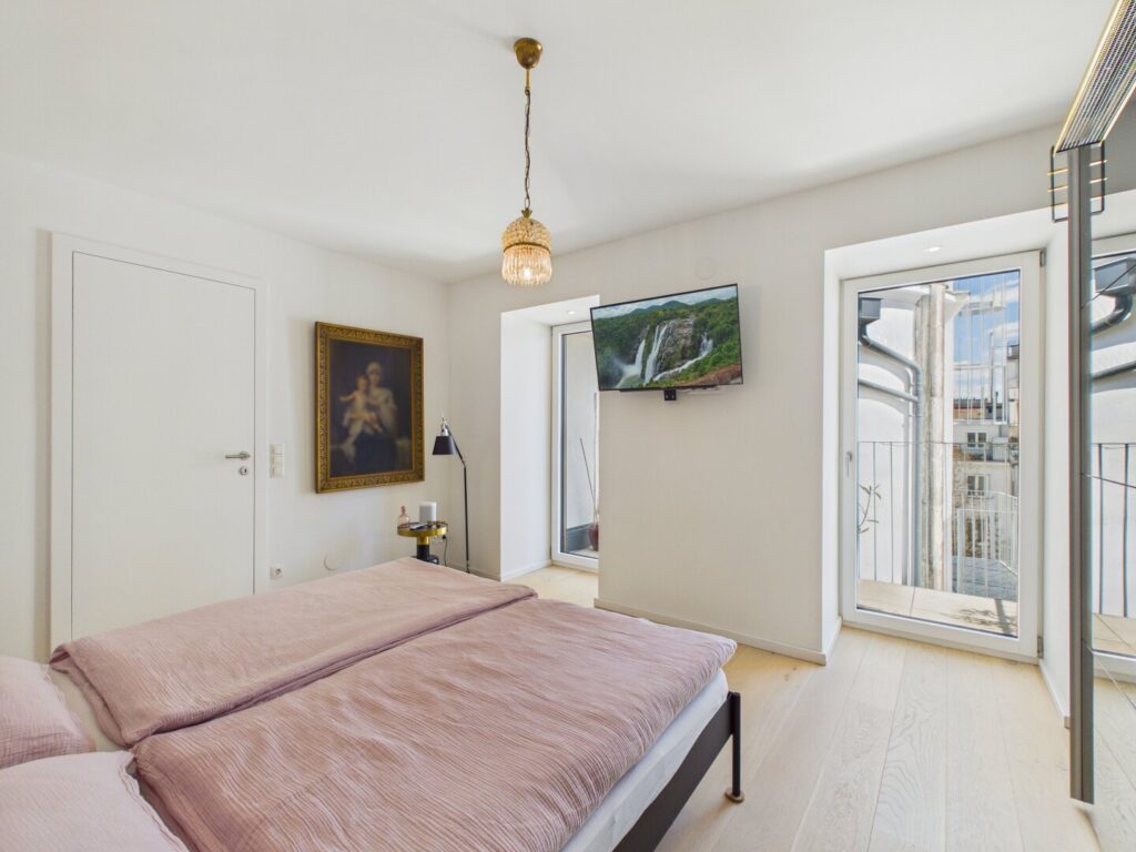 Schlafzimmer 1