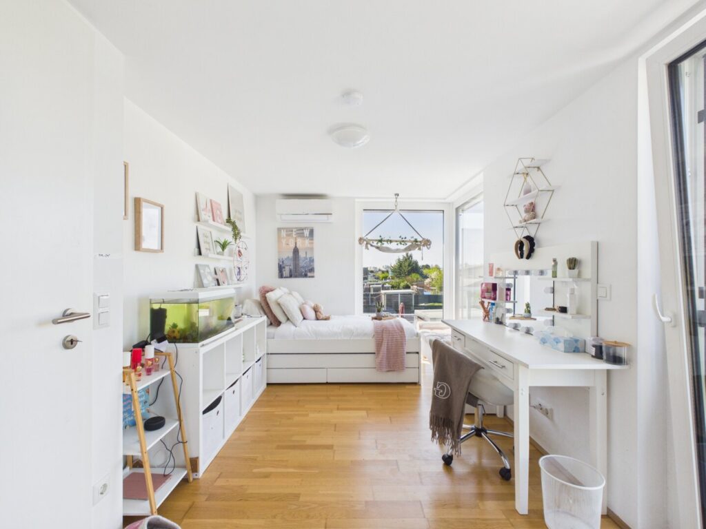 Schlafzimmer 1