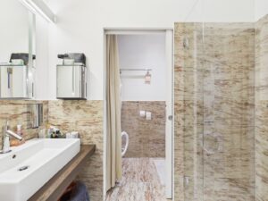 Badezimmer mit Waschküche